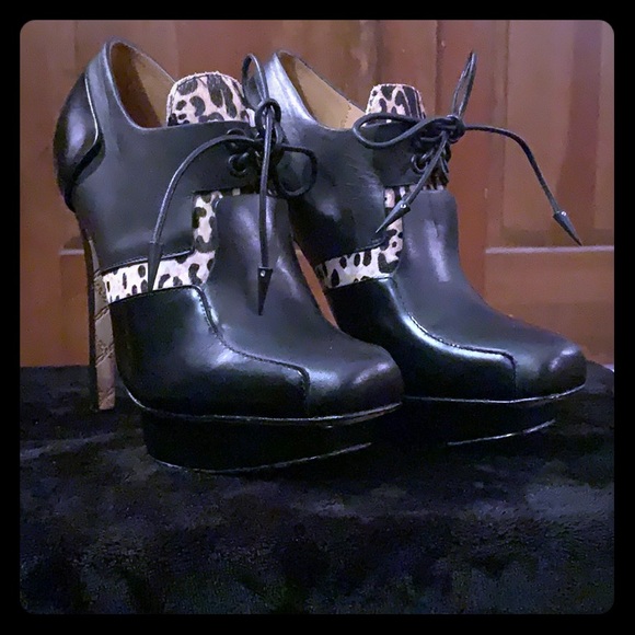 ๐ON SALE ๐ L.A.M.B. Doroata Oxford Bootie - Picture 1 of 7